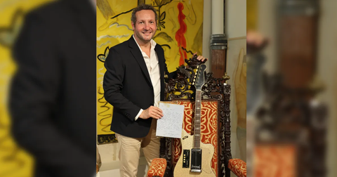 La primera guitarra de Johnny Hallyday, una Eko, vendida por 9.300 € en una subasta en Burdeos