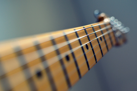 Cómo ajustar el truss rod de tu guitarra: guía completa