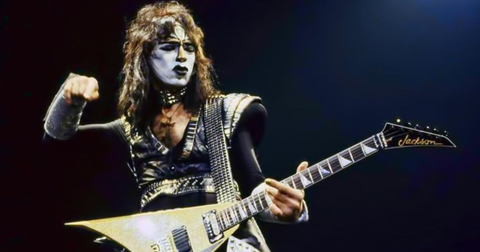 Vinnie Vincent (Kiss) pone a la venta su álbum Guitarmageddon por 2 millones de dólares: ¿locura o genialidad?