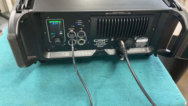 QSC Pro audio LA108 - Stock B