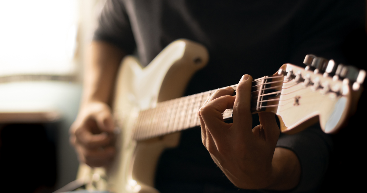 L&rsquo;accord Bm à la guitare : comment le jouer et le maîtriser