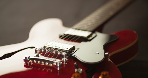 ¿Cómo afinar una guitarra eléctrica? La guía completa