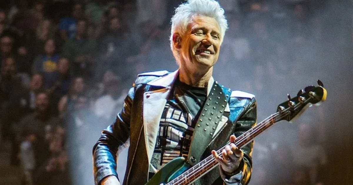 Adam Clayton : anatomie d’un jeu à la basse légendaire