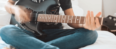 Estos 6 temas impulsarán tu aprendizaje de la guitarra