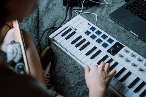 Arturia MiniLab 37: el controlador MIDI compacto pasa a 37 teclas