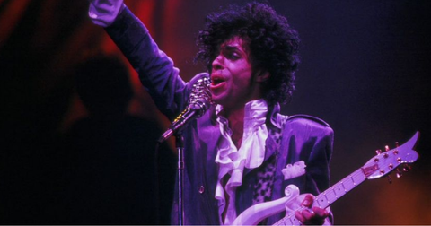 Prince y su Cloud Guitar: el instrumento tan deslumbrante como el artista