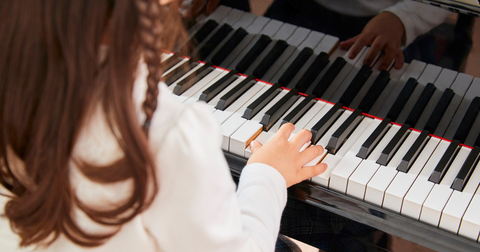 Aprender a tocar el piano: ¿por dónde empezar cuando partes de cero?