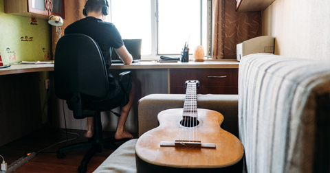 ¿Qué guitarra acústica elegir para empezar en la vuelta al cole?