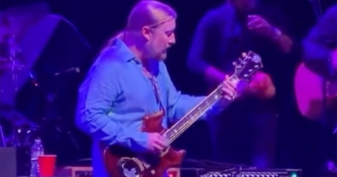 La guitarra de Jerry Garcia, vendida por 11,5 millones de dólares, ya vuelve a los escenarios con Derek Trucks
