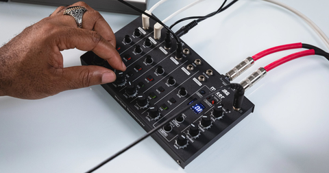 Korg NTS-4: la mesa de mezclas que conecta hardware y DAW