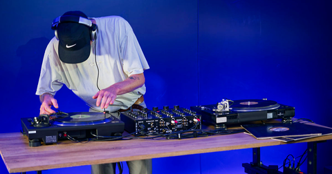 Equipo DJ para principiantes: la guía completa para equiparte bien