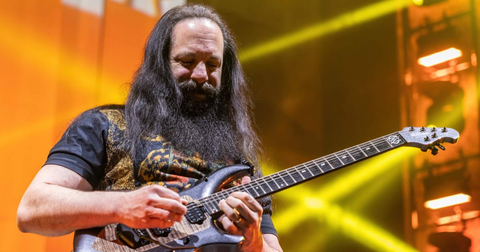 Top 5 de los guitarristas de metal más técnicos