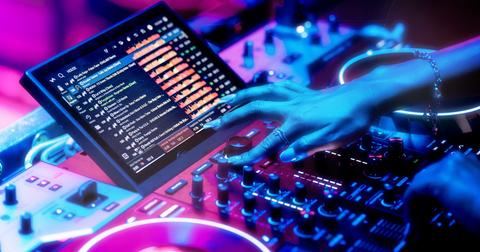 Denon DJ Prime 4 G2: el nuevo sistema DJ autónomo de 4 canales