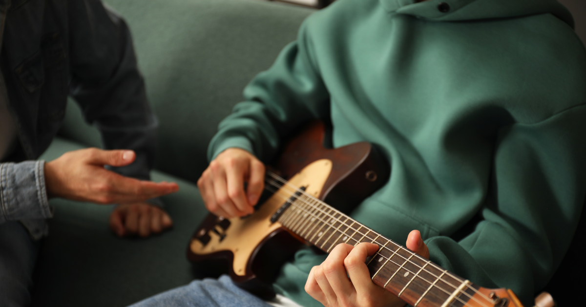 Quelle guitare électrique choisir pour débuter à la rentrée ?