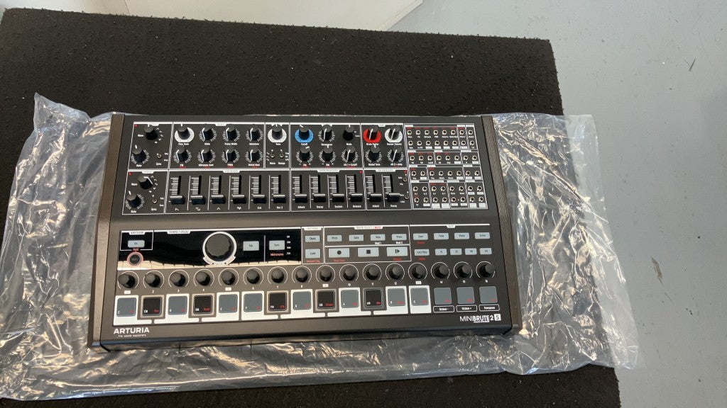 Minibrute 2S BK - Stock B