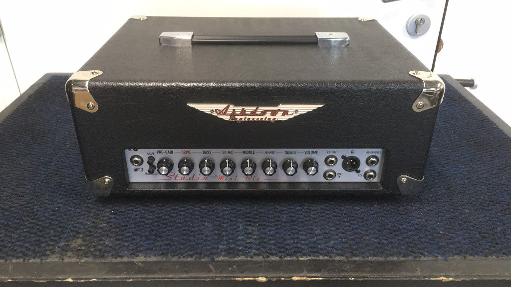 Studio Mini Rig Cabezal + Pantalla 2 X 10" 250W - STOCK B