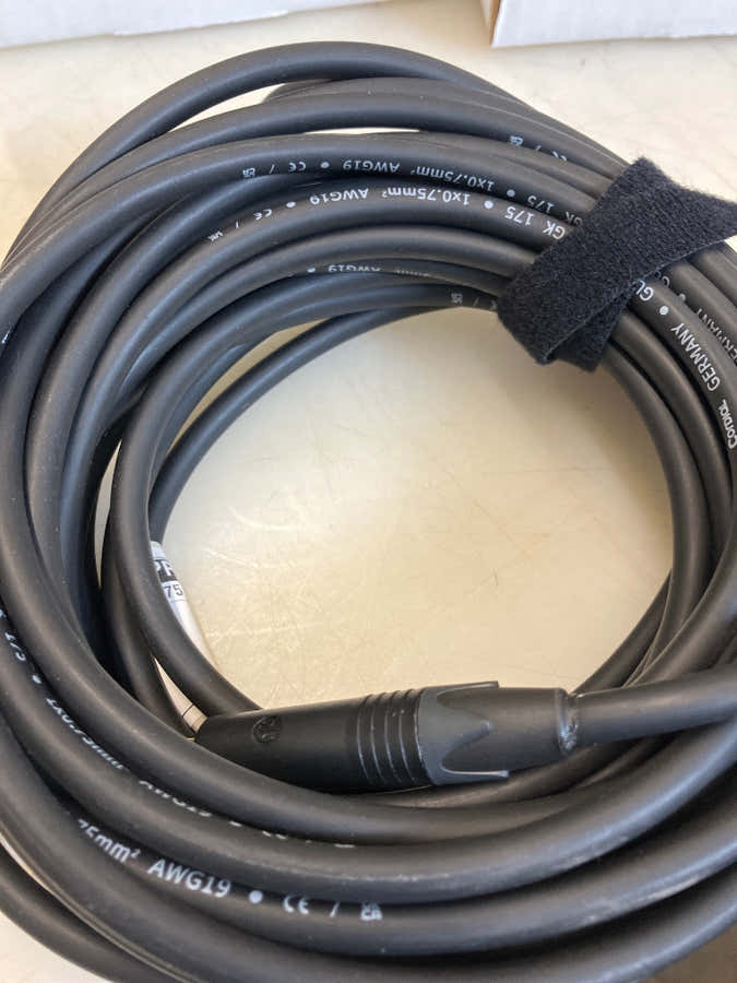 GUITAR CABLE JACK RIGHT 9 M - B Stock