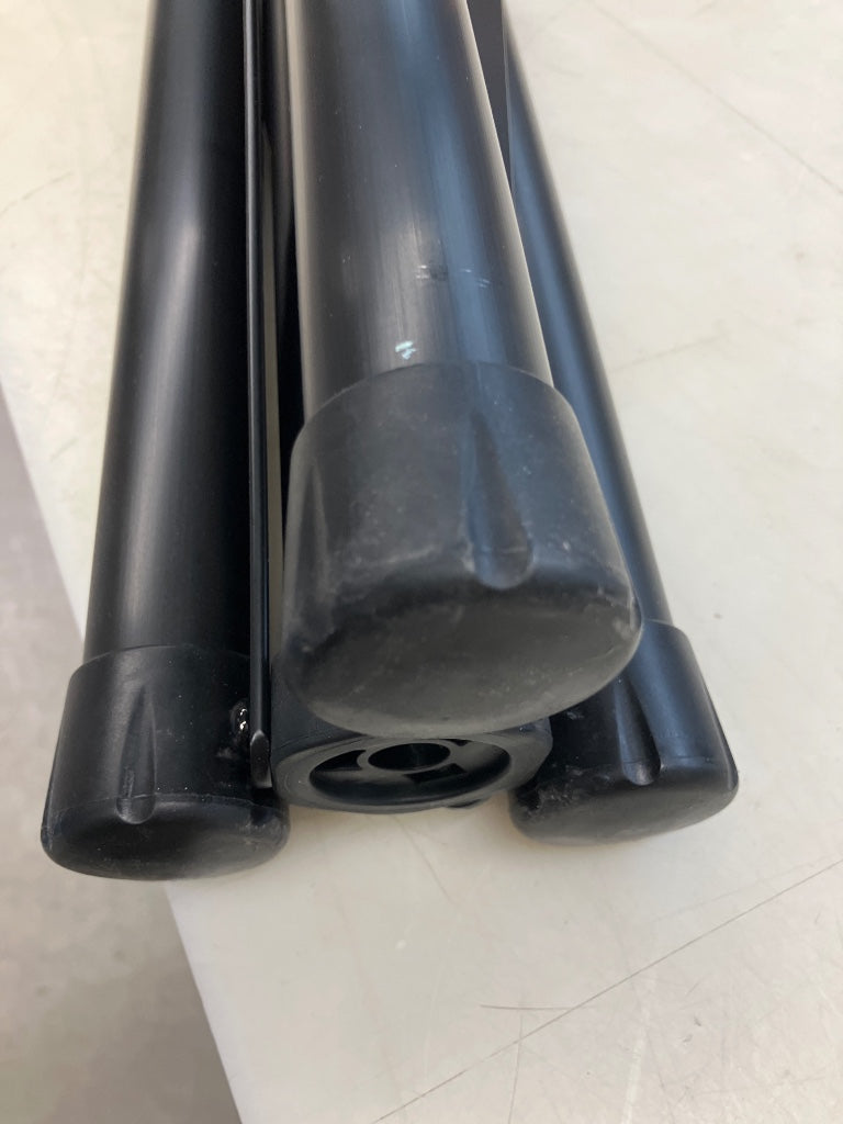 21450-000-55 STAND NOIR POUR ENCEINTE - B Stock