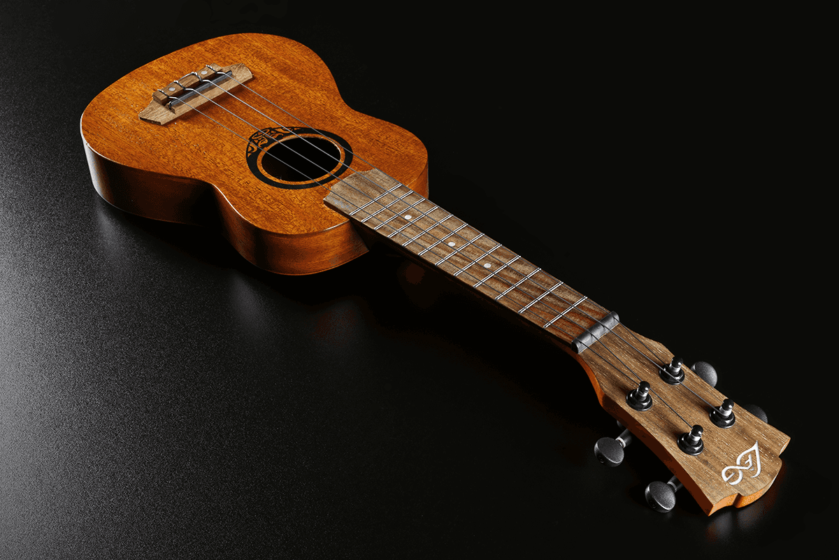 Tiki Baby TKU110S Ukelele soprano delgado con fondo arqueado