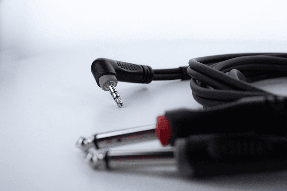 Cable Y Mini-jack Estéreo Acodado / 2 Jacks Mono 3 M