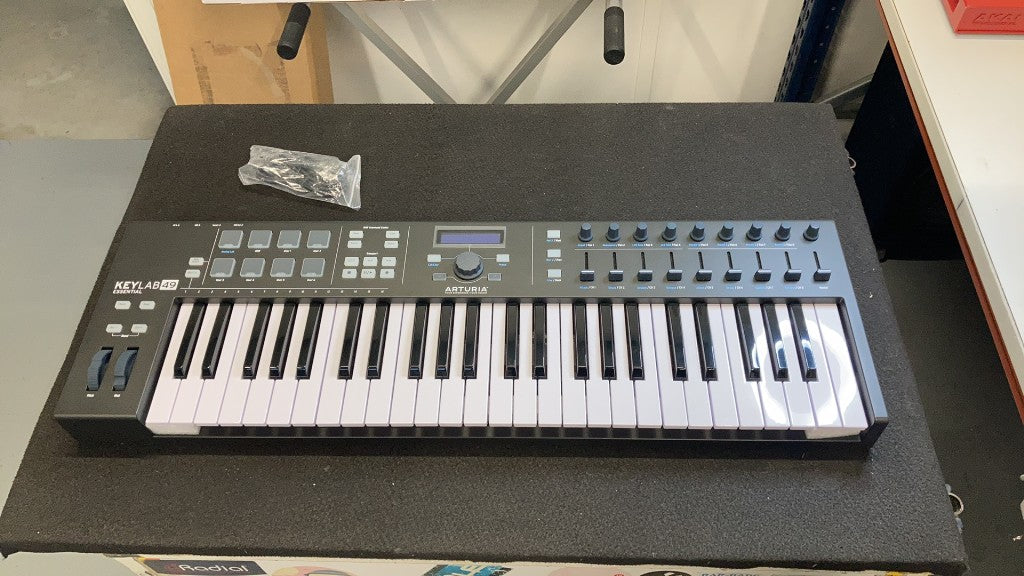 KEYLAB ESSENTIAL 49 BK - B Stock