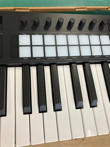 Launchkey 25 MK4 - Stock B