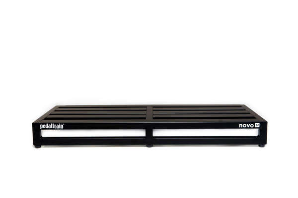 NOVO 32 PEDALBOARD WITH SOFT CASE