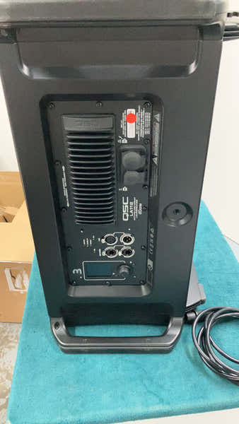 QSC Pro audio LA112 - Stock B